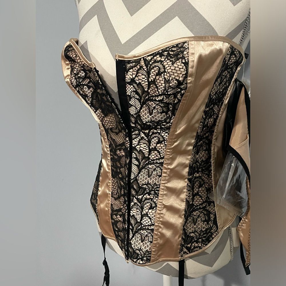 Corset Set - Picture 7 of 14